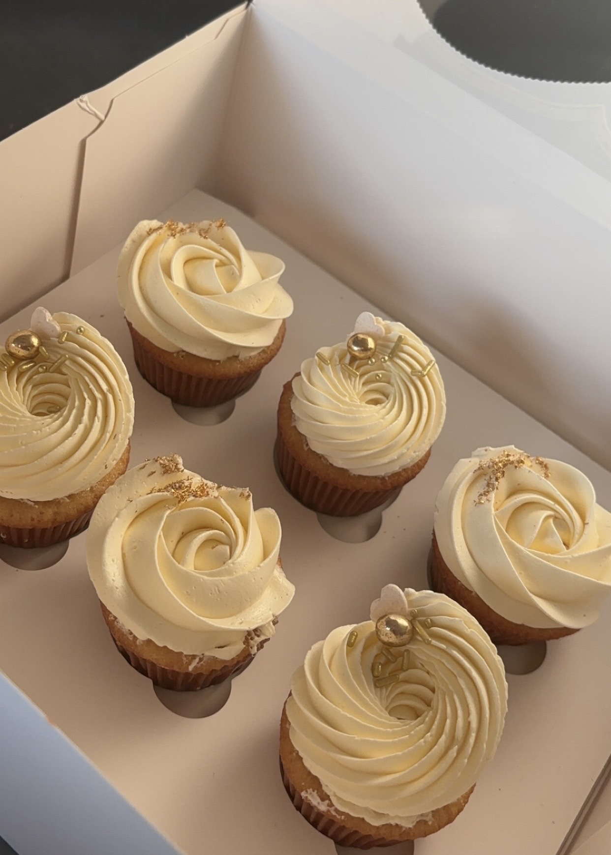 vanilla cupcakes